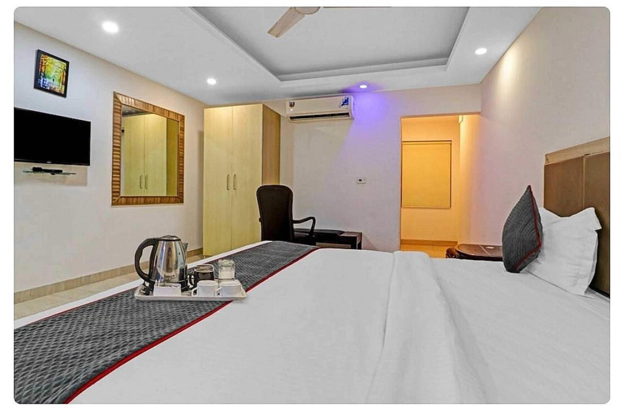 Super Hotel O Mahal New Delhi Exterior photo