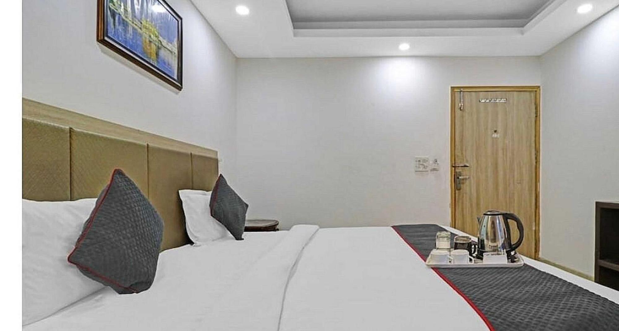 Super Hotel O Mahal New Delhi Exterior photo