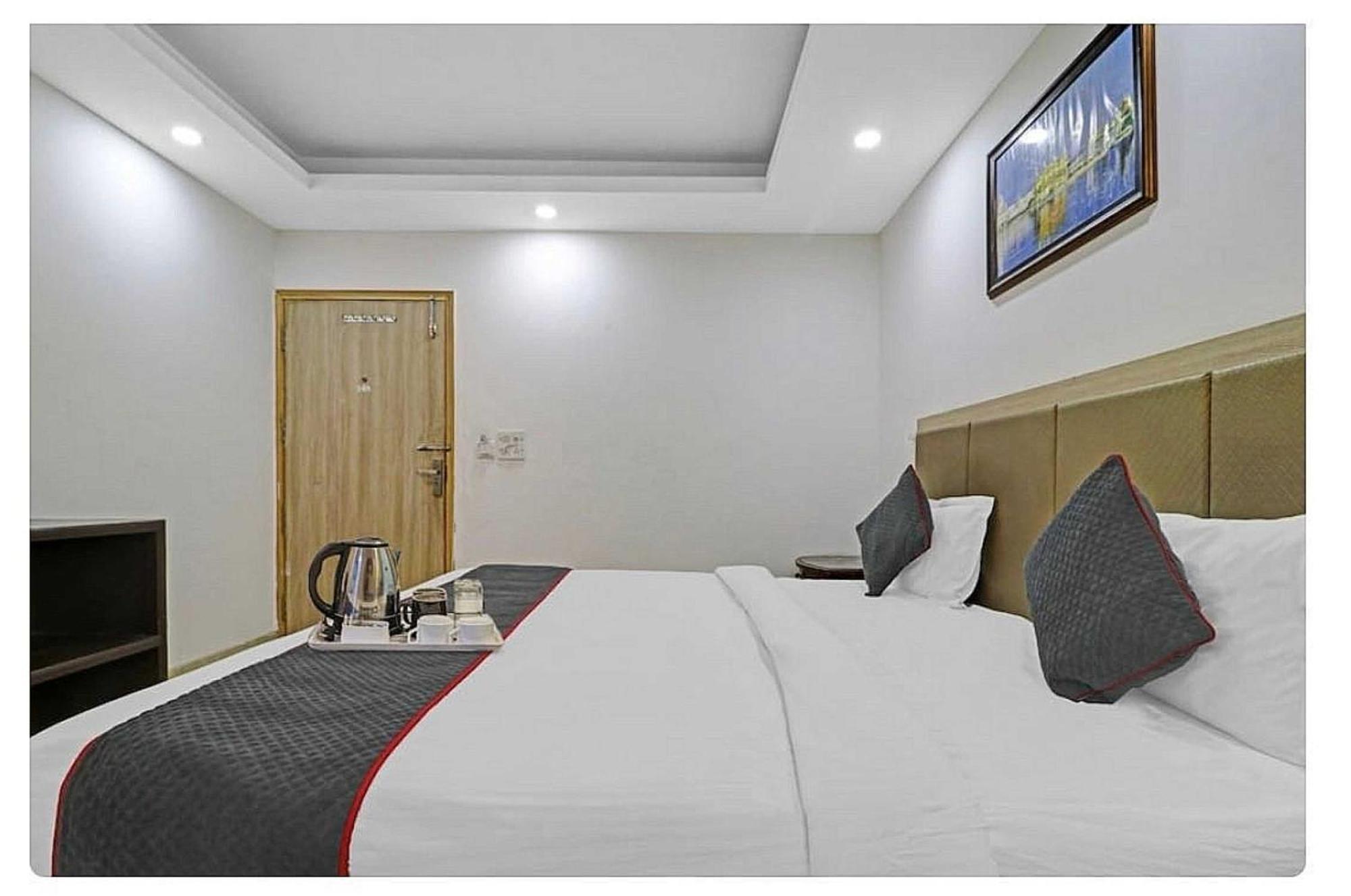 Super Hotel O Mahal New Delhi Exterior photo